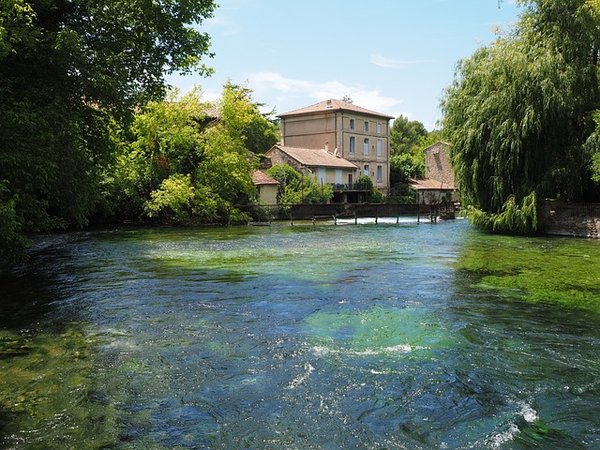 Découvrez le luxe en pleine nature : votre guide ultime pour un séjour en camping 5 étoiles dans le Vaucluse