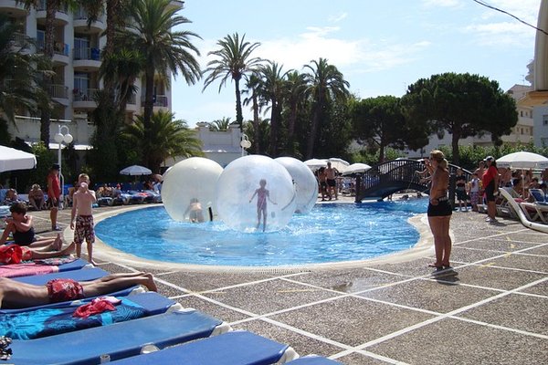 Découvrez le charme du camping Rochelongue au Cap d'Agde