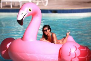 La joie de l'eau dans la piscine 